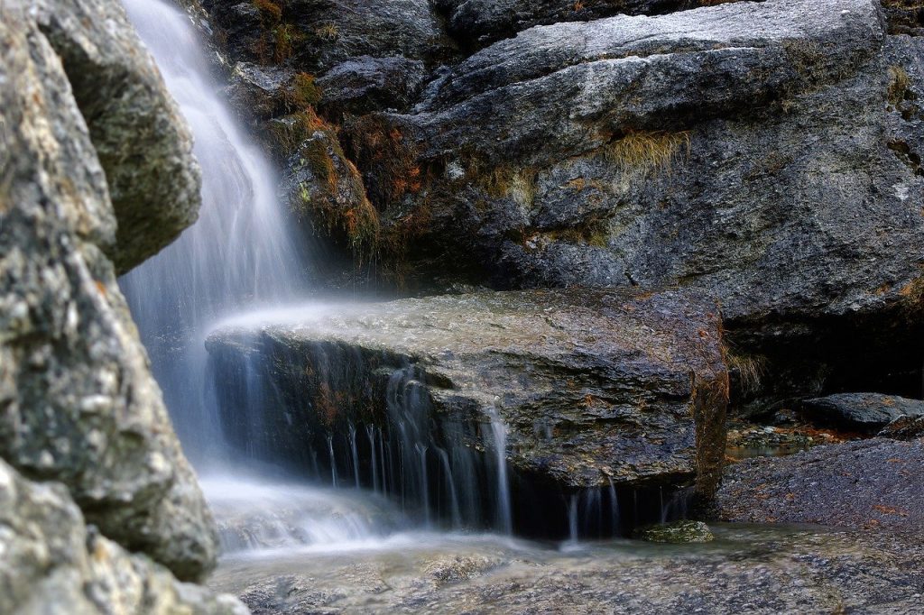 rocks-8304235_1280
